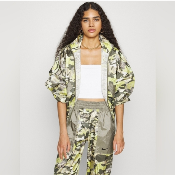 NWT Nike Green Camo Woven Jogging Suit Size L - Picture 1 of 12